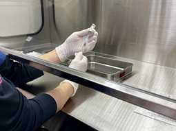 ワクチン分注作業3