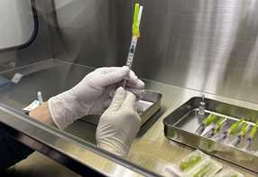 ワクチン分注作業5